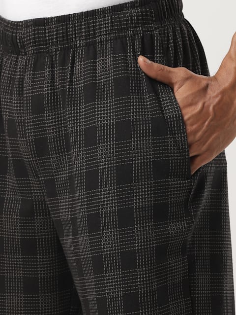Men's Super Combed Cotton Elastane Stretch Regular Fit Checkered Shorts with Side Pockets - Black